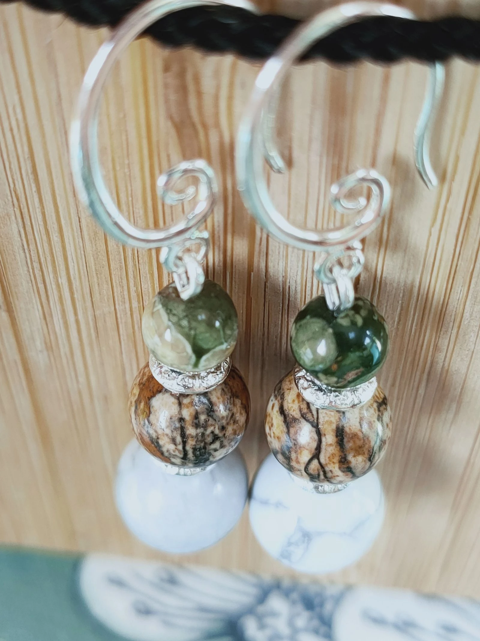 A pair of bohemian style earrings – photo 2